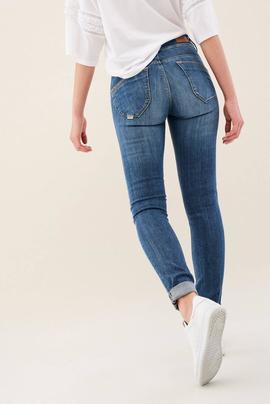 SECRET SKINNY FIT CON TACHUELAS