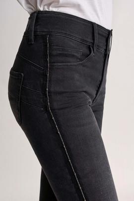 PANTALÓN VAQUERO SECRET CROPPED SKINNY CON RIBETE LATERAL