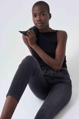 PANTALÓN VAQUERO SECRET CROPPED SKINNY  NEGRO DEGRADÉ