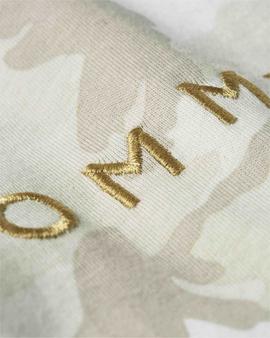 CAMISETA CAMUFLAJE CON LOGO TOMMY BEIGE