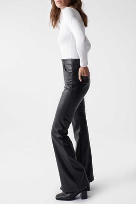 PANTALONES FAITH FLARE PUSH IN DE ECOPIEL NEGRA