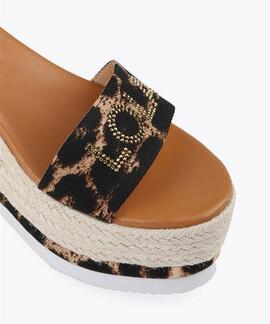 SANDALIAS DE CUÑA COMBINADAS CON ANIMAL PRINT