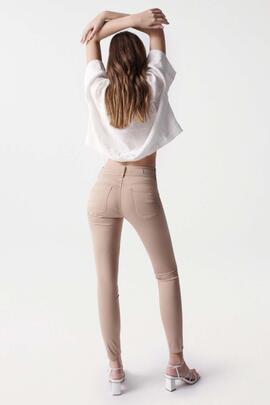 PANTALÓN VAQUERO SECRET SKINNY FIT HIGH RISE PUSH IN BEIGE