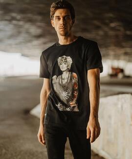 CAMISETA UNISEX TINA TURNER NEGRA