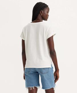 CAMISETA LEVI’S® GR MARGOT COLOR CRUDO CON BOLSO EN EL PECHO