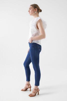 BLUSA CON BORDADOS, CALADOS Y VOLANTES EN LAS MANGAS BLANCA
