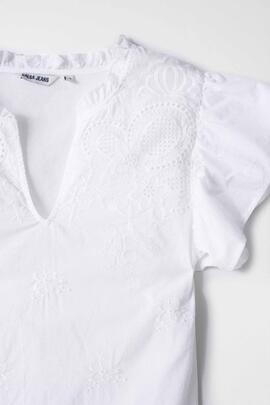 BLUSA CON BORDADOS, CALADOS Y VOLANTES EN LAS MANGAS BLANCA
