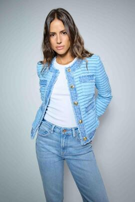 CHAQUETA CHANEL TWEED AZUL CON DETALLES EN DENIM DESFLECADO