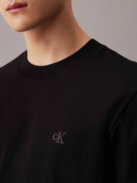 CAMISETA CK CON MONOGRAMA DE PUNTO GRUESO NEGRA
