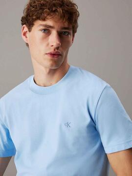 CAMISETA CK CON MONOGRAMA DE PUNTO GRUESO CELESTE