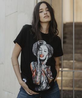 CAMISETA UNISEX MARILYN ETERNITY LOVE NEGRA