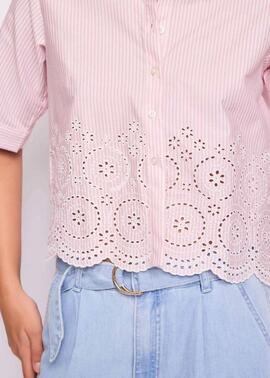 CAMISA MANGA CORTA DE RAYAS ROSAS CON BORDADOS Y CALADOS