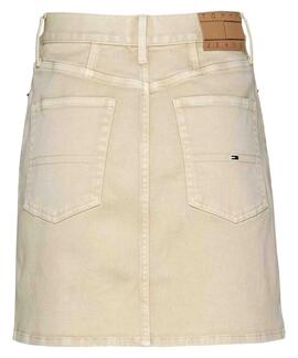 FALDA MOM MID RISE SLIM FIT TEÑIDA EN PRENDA COLOR CRUDO