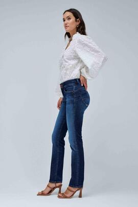 PANTALÓN VAQUERO SECRET SLIM HIGH RISE PUSH IN MEDIUM WASH