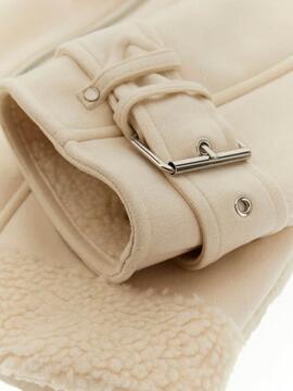 CHAQUETA MARISTELLA DE PIEL SINTÉTICA CREMA