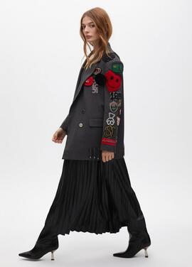 AMERICANA CRUZADA OVERSIZE CON DETALLE DE PARCHES
