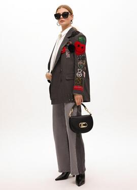 AMERICANA CRUZADA OVERSIZE CON DETALLE DE PARCHES