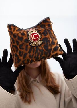 BOLSO TEJIDO ANIMAL PRINT MARRÓN Y NEGRO CON PARCHE ESCUDO