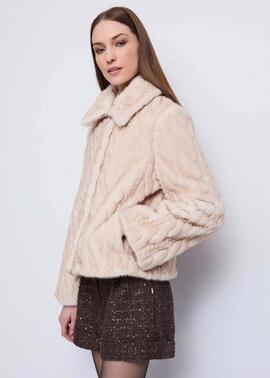 CHAQUETA DE PIEL SINTÉTICA BEIGE CON CINTURÓN