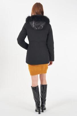 CHAQUETA ACOLCHADA NEGRA CON CAPUCHA