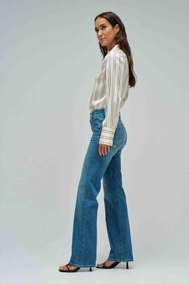 PANTALÓN VAQUERO SECRET STRAIGHT PUSH IN CON BOLSOS PLASTRÓN