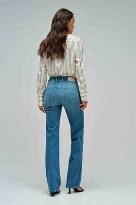 PANTALÓN VAQUERO SECRET STRAIGHT PUSH IN CON BOLSOS PLASTRÓN