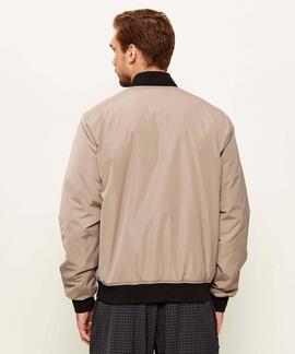 CAZADORA BOMBER EA7 TEJIDO TÉCNICO PREMIUM ROASTED CASHEW